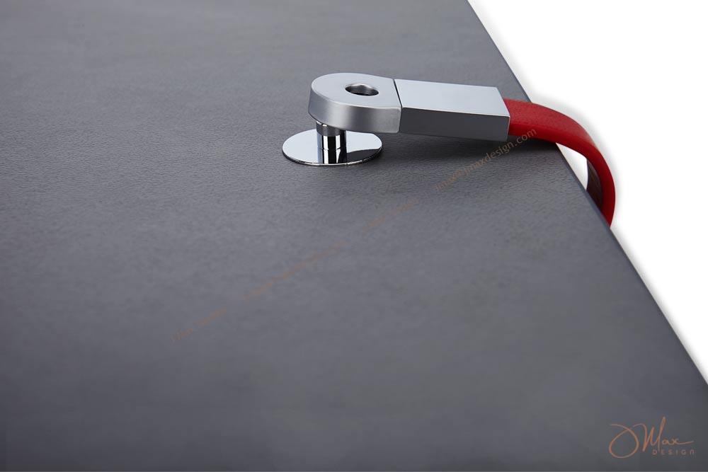 Magnetic USB flash drive closure of notepad Notepad equipped with a USB flash drive