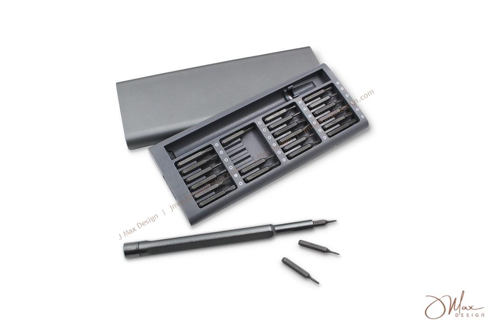 Handle and bit heads of 25-in-1 screwdriver set